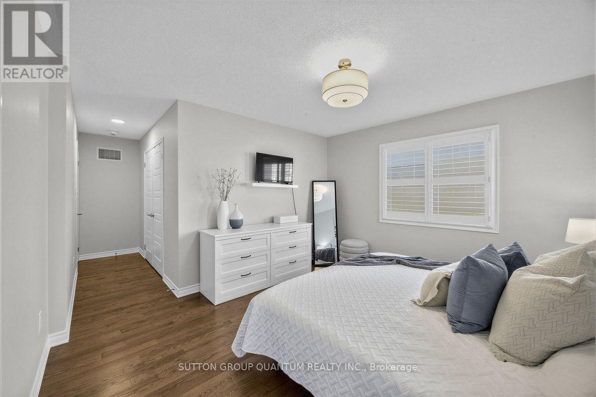 1413 Connaught Terrace, Milton, ON photo 24