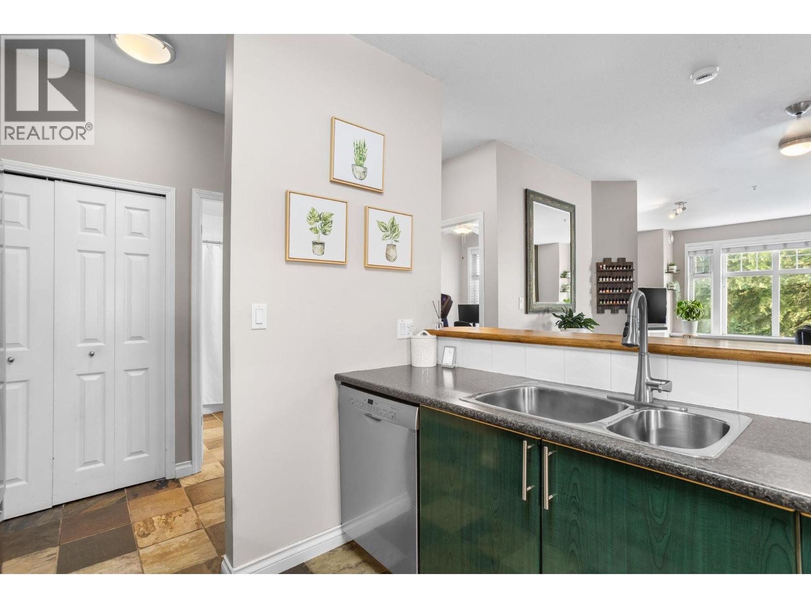 Photo of 211 83 STAR CRESCENT 11