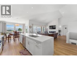 5pc Ensuite bath - 3333 Chancellor Place Unit# 4, West Kelowna, BC V4T2S9 Photo 14