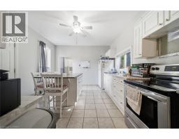Family room - 97 Queen Street, Brantford, ON N3T3C1 Photo 9