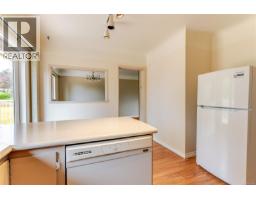 Primary Bedroom - 3278 Henderson Rd, Oak Bay, BC V8P5A6 Photo 11