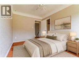 3278 Henderson Rd, Oak Bay, BC V8P5A6 Photo 15