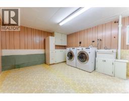 3278 Henderson Rd, Oak Bay, BC V8P5A6 Photo 28