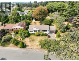 3278 Henderson Rd, Oak Bay, BC V8P5A6 Photo 29
