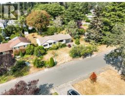 3278 Henderson Rd, Oak Bay, BC V8P5A6 Photo 30