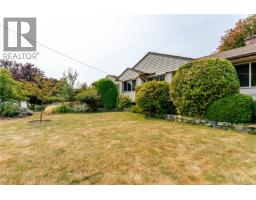 3278 Henderson Rd, Oak Bay, BC V8P5A6 Photo 34