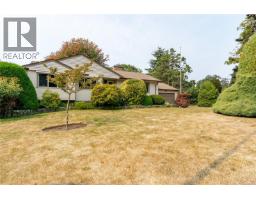3278 Henderson Rd, Oak Bay, BC V8P5A6 Photo 35