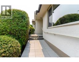 3278 Henderson Rd, Oak Bay, BC V8P5A6 Photo 36