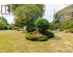 3278 Henderson Rd, Oak Bay, BC V8P5A6 Photo 38