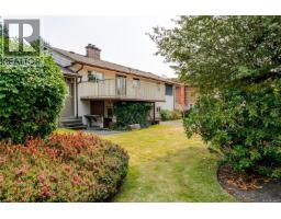3278 Henderson Rd, Oak Bay, BC V8P5A6 Photo 39