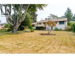 3278 Henderson Rd, Oak Bay, BC V8P5A6 Photo 41