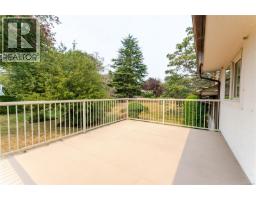 3278 Henderson Rd, Oak Bay, BC V8P5A6 Photo 43