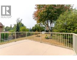 3278 Henderson Rd, Oak Bay, BC V8P5A6 Photo 44