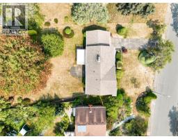 3278 Henderson Rd, Oak Bay, BC V8P5A6 Photo 46