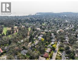 3278 Henderson Rd, Oak Bay, BC V8P5A6 Photo 49