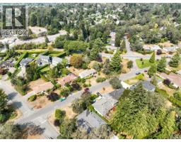 3278 Henderson Rd, Oak Bay, BC V8P5A6 Photo 51