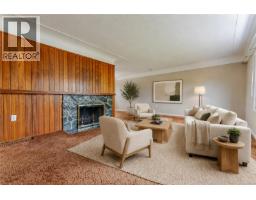Family room - 3278 Henderson Rd, Oak Bay, BC V8P5A6 Photo 6