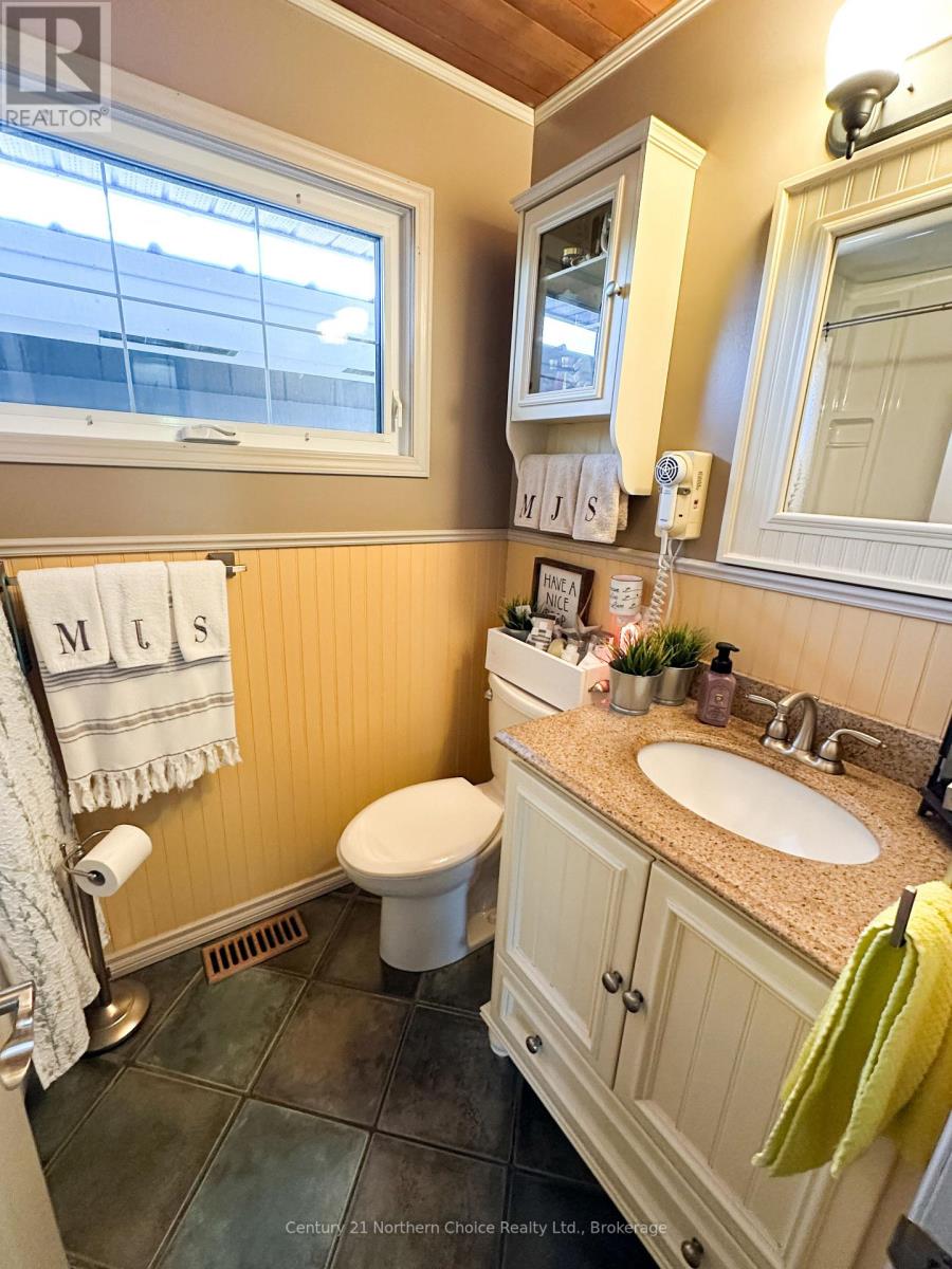 52 Dickenson Road — photo 11