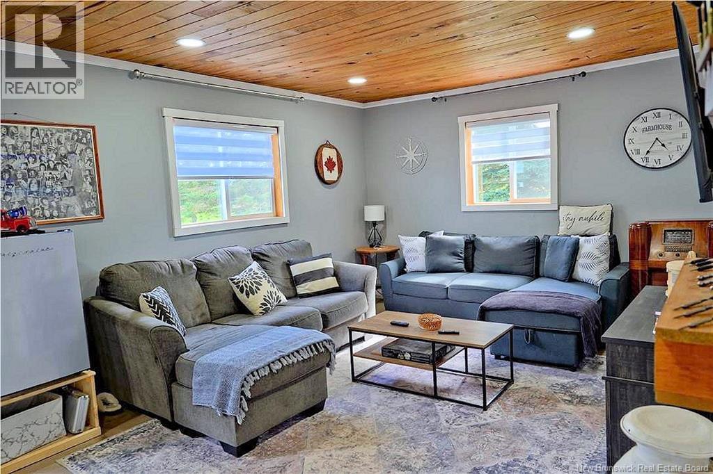 210 Peoples Road - 11