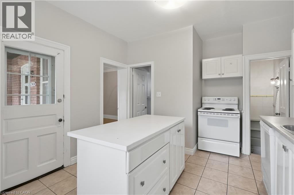 418 Main Street West — photo 20