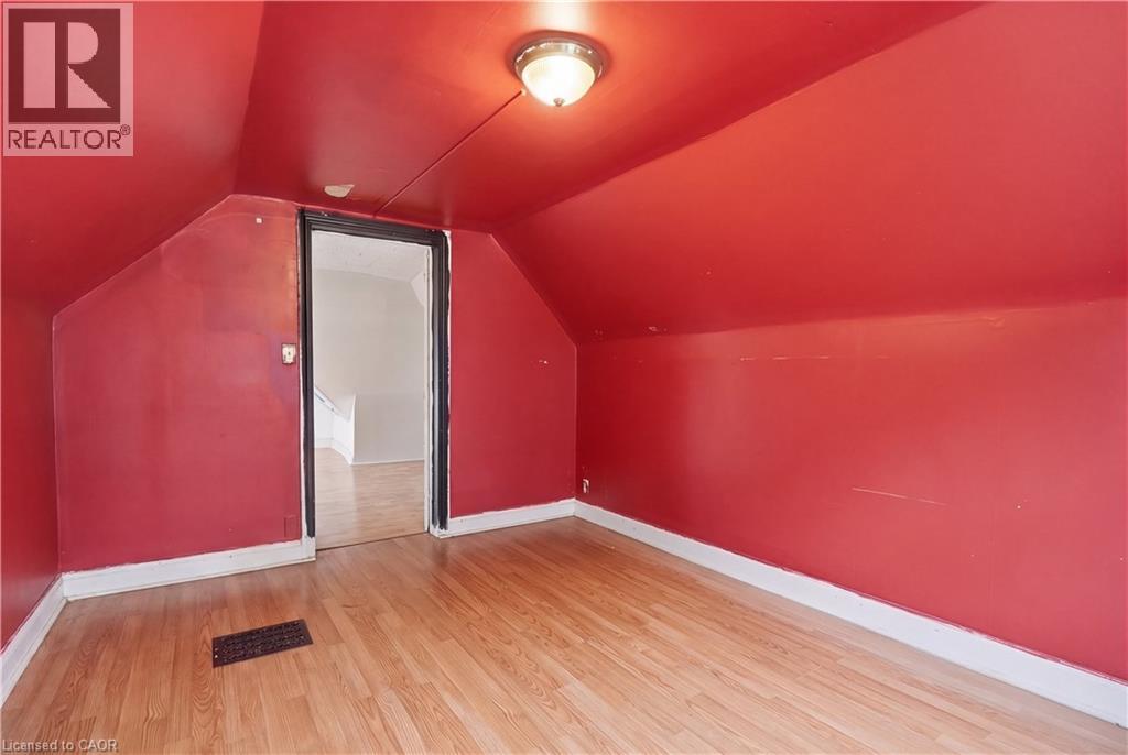 418 Main Street West — photo 40