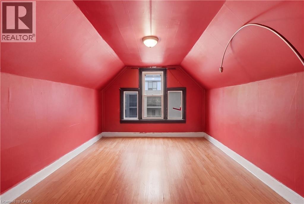 418 Main Street West — photo 38