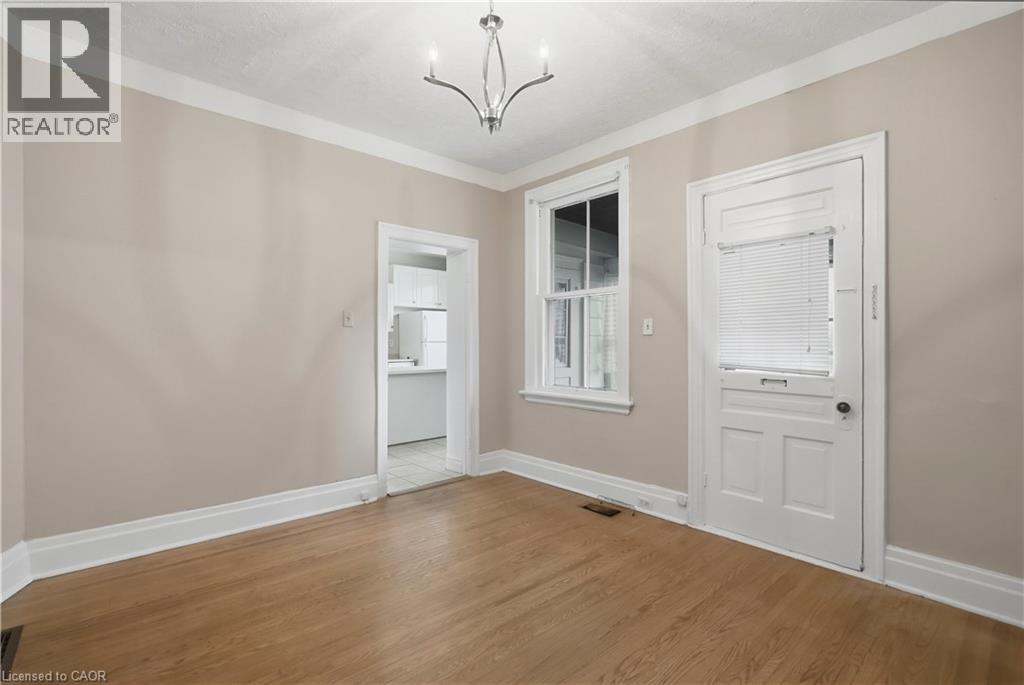 418 Main Street West — photo 12