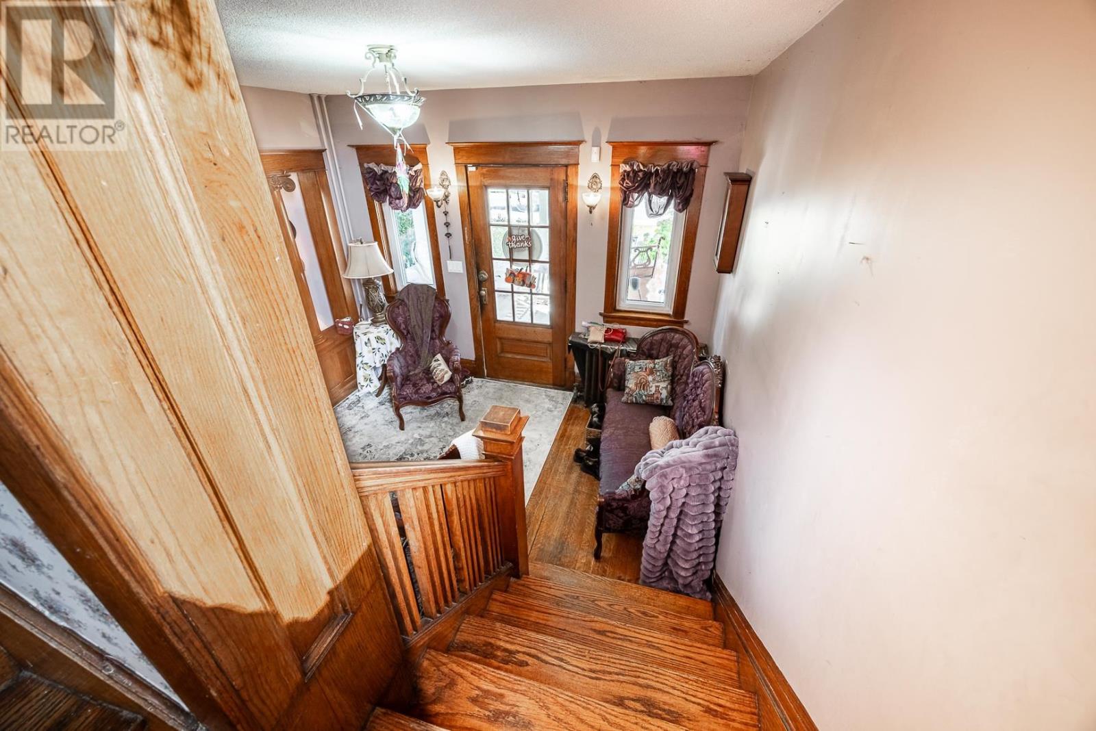 17 Huron St W — photo 26