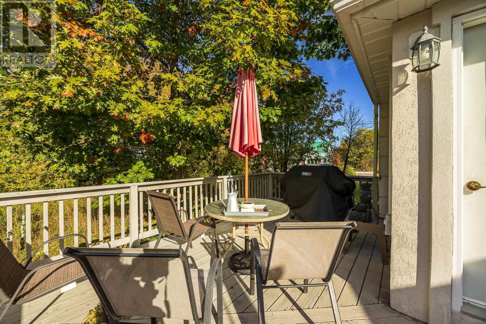 17 Huron St W — photo 34