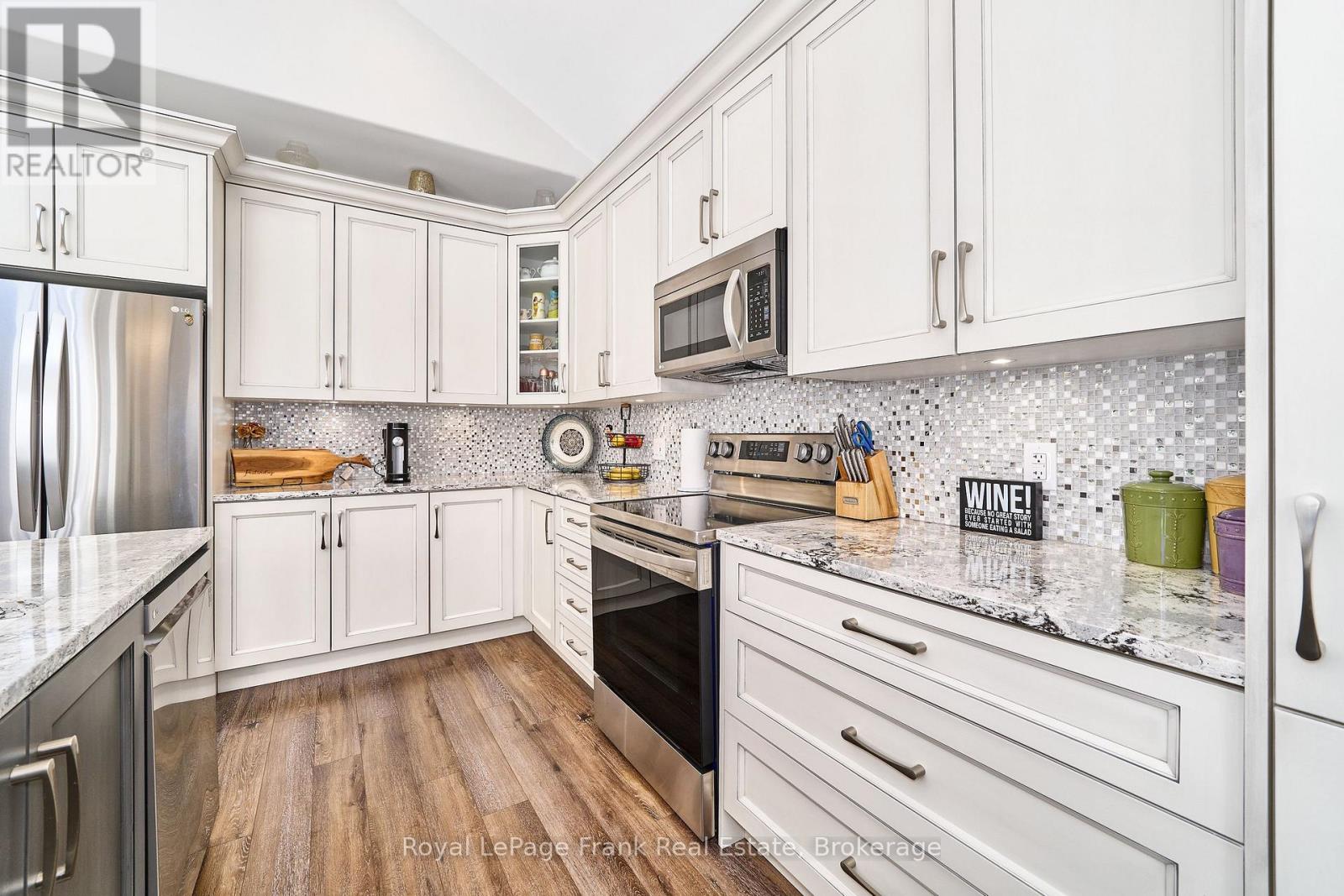 11 Drummond Street — photo 16