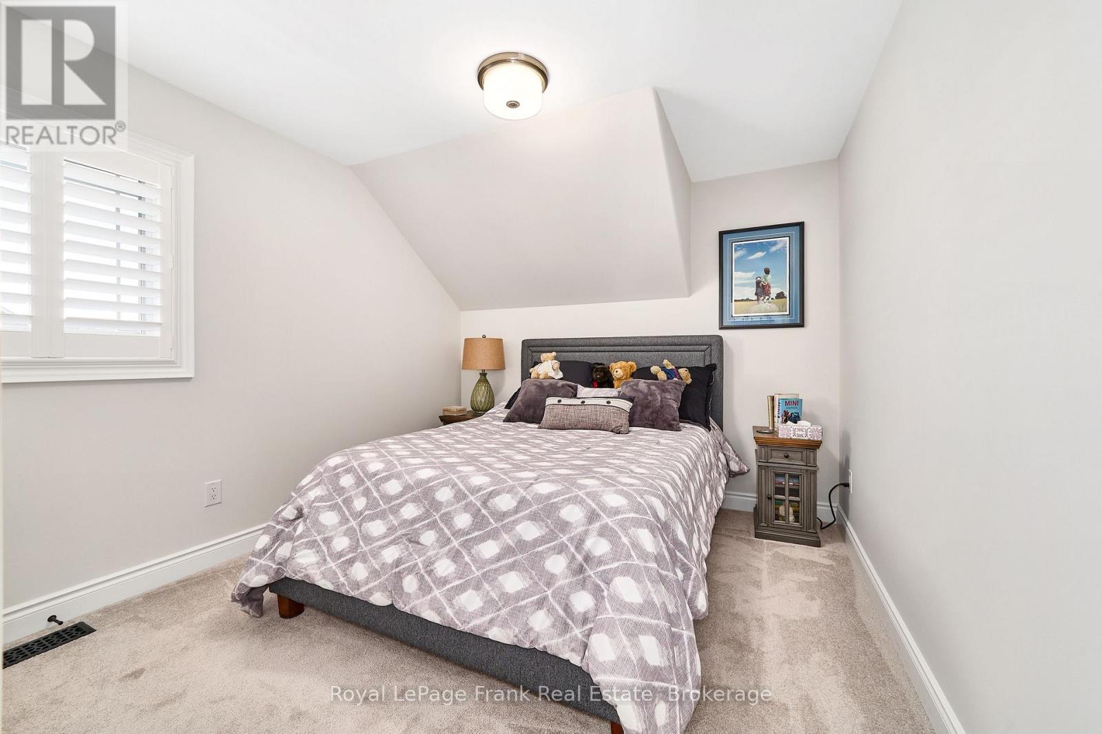 11 Drummond Street — photo 23