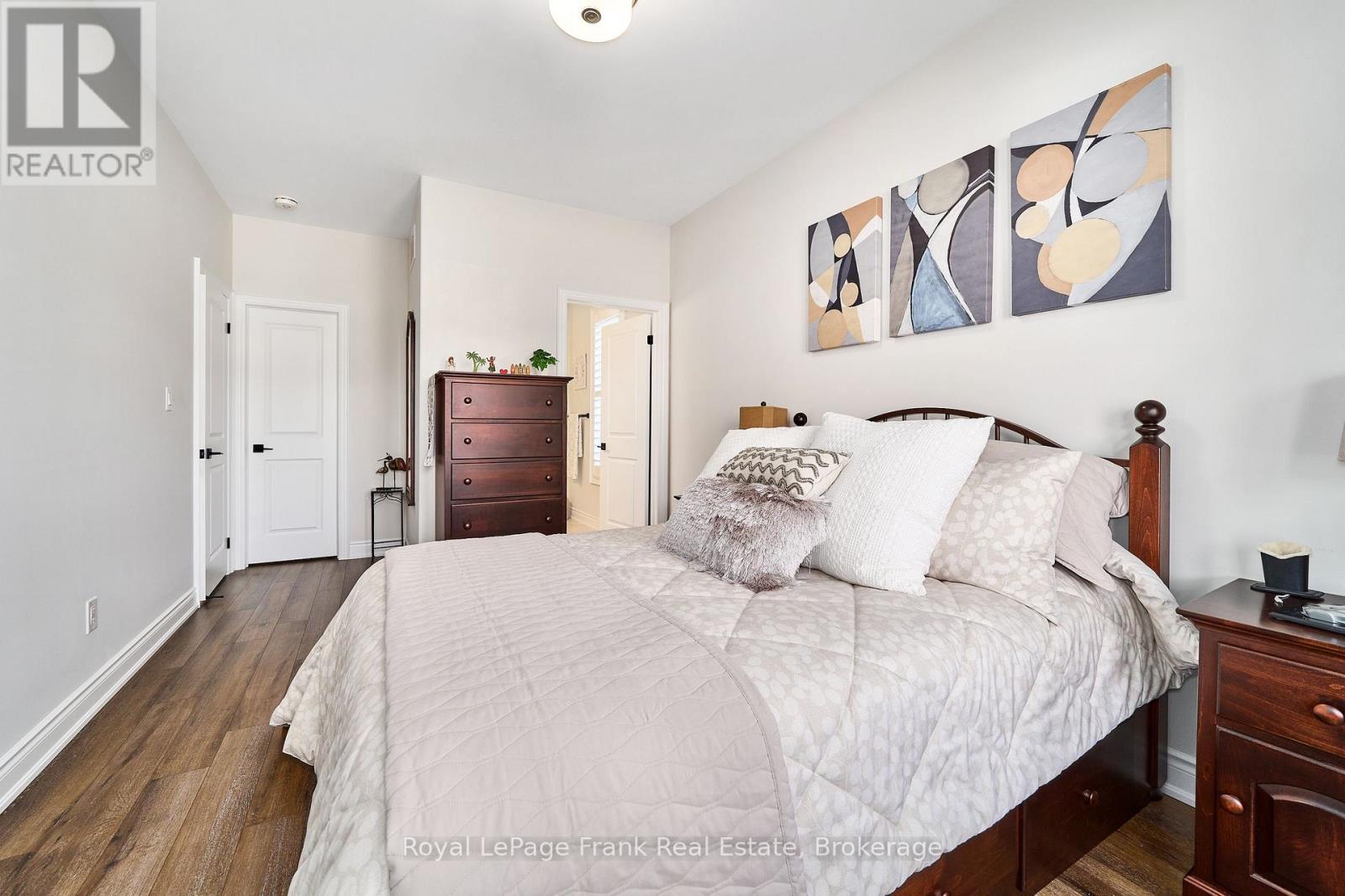 11 Drummond Street — photo 27
