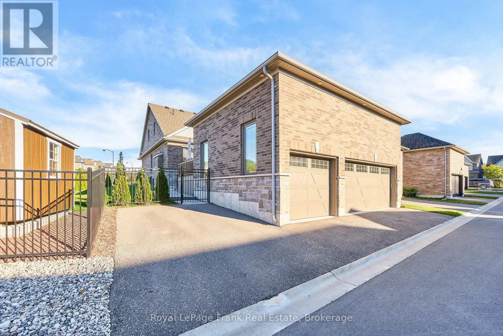 11 Drummond Street — photo 34
