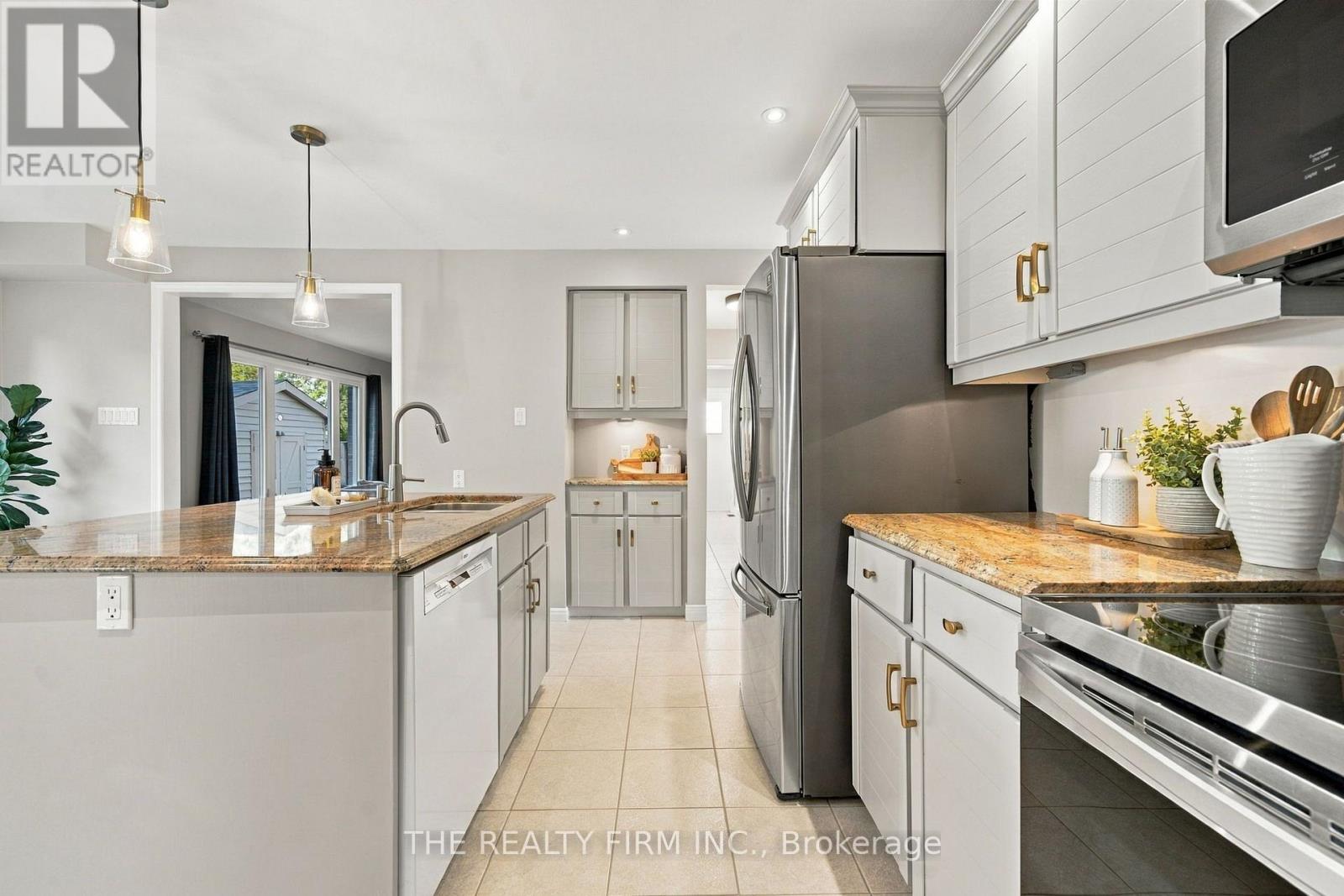43 FAIRLANE CRESCENT - 10