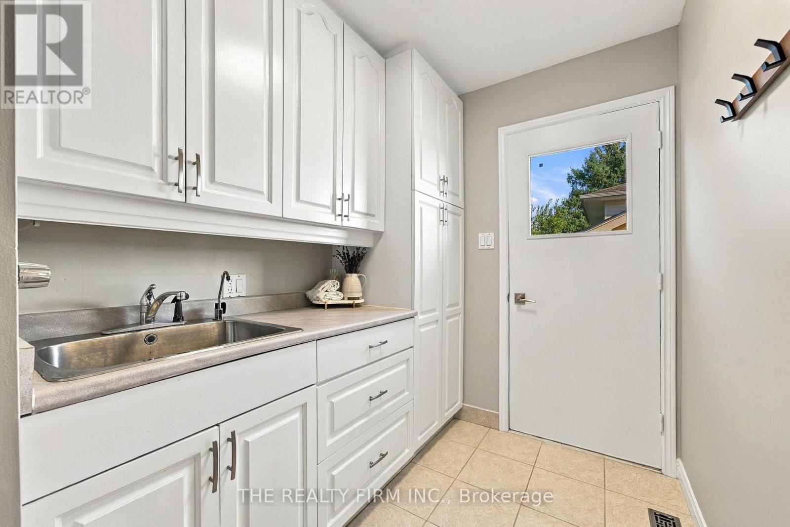 43 FAIRLANE CRESCENT - 18
