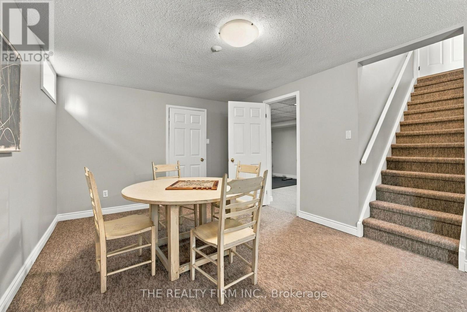 43 FAIRLANE CRESCENT - 30