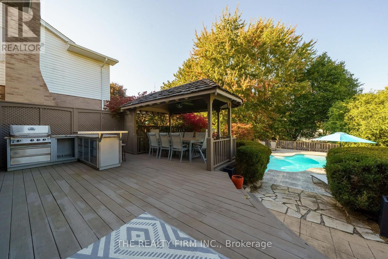 43 FAIRLANE CRESCENT - 34