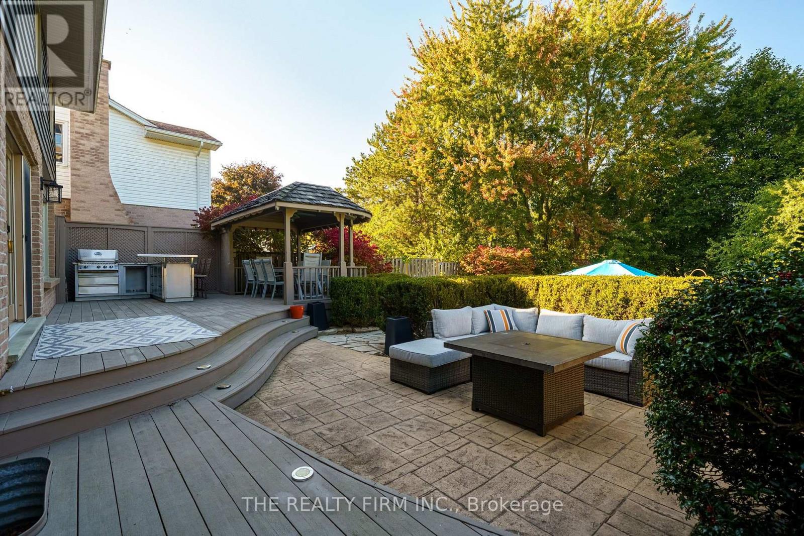 43 FAIRLANE CRESCENT - 36