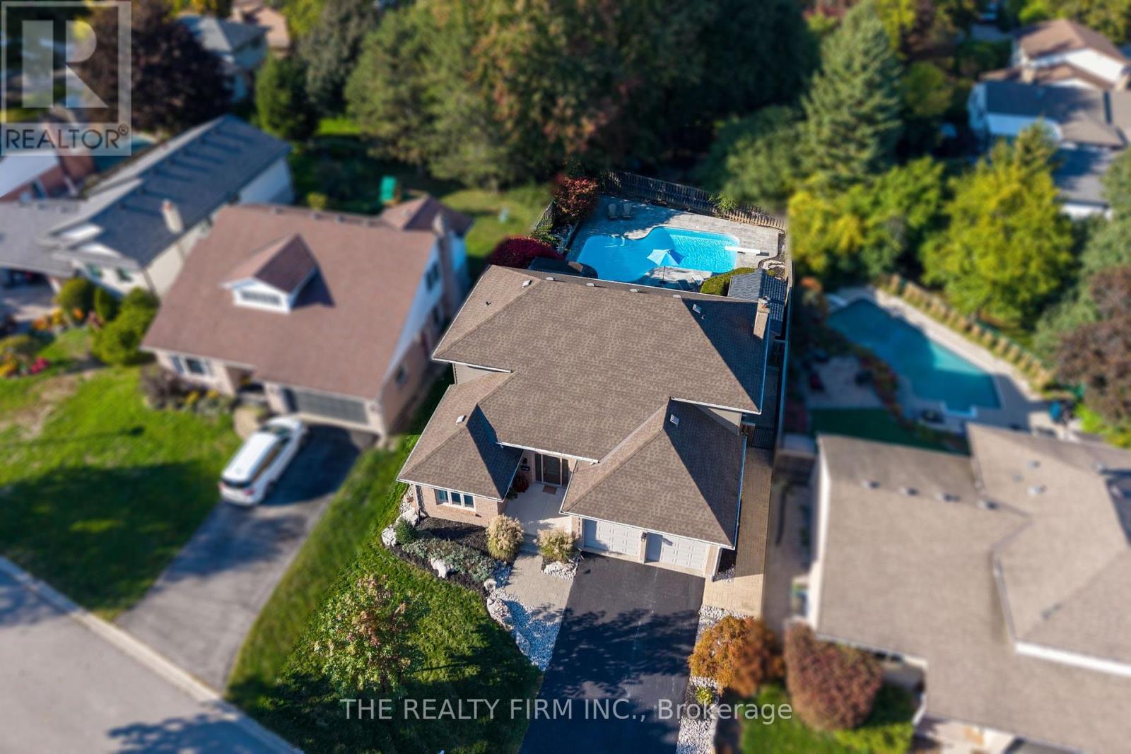 43 FAIRLANE CRESCENT - 41