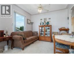 Living room - 1667 Meadowbrook Dr, Campbell River, BC V9W7E7 Photo 10