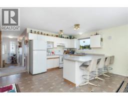 1667 Meadowbrook Dr, Campbell River, BC V9W7E7 Photo 11