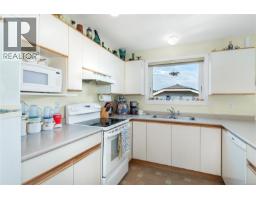 1667 Meadowbrook Dr, Campbell River, BC V9W7E7 Photo 13