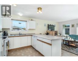 1667 Meadowbrook Dr, Campbell River, BC V9W7E7 Photo 14