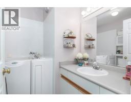 1667 Meadowbrook Dr, Campbell River, BC V9W7E7 Photo 29