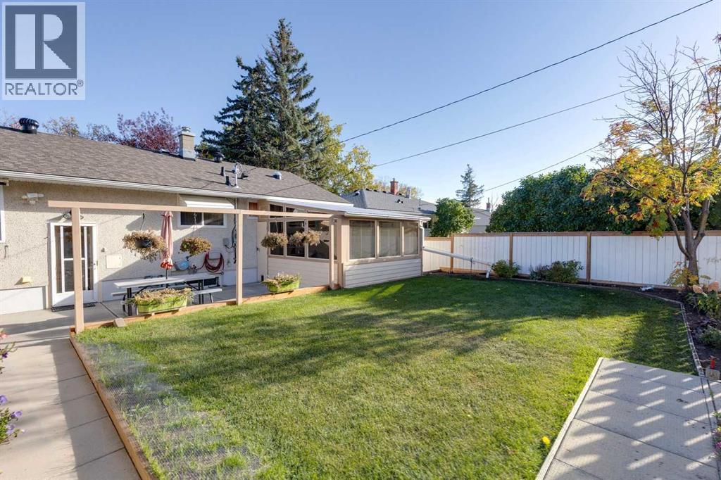 275 Northmount Drive NW - photo 32