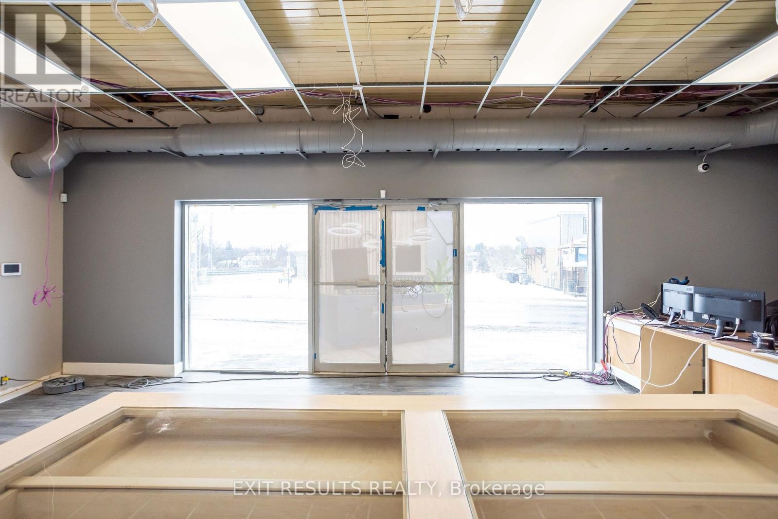 1027 Notre Dame Street — photo 16