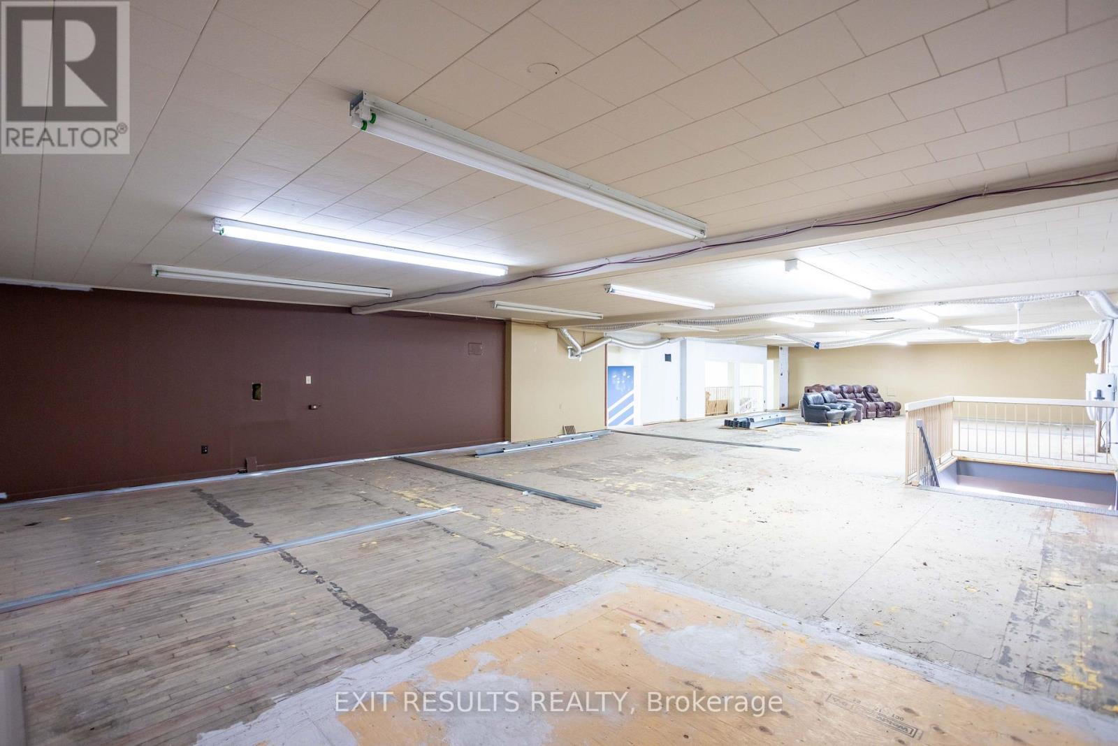 1027 Notre Dame Street — photo 19