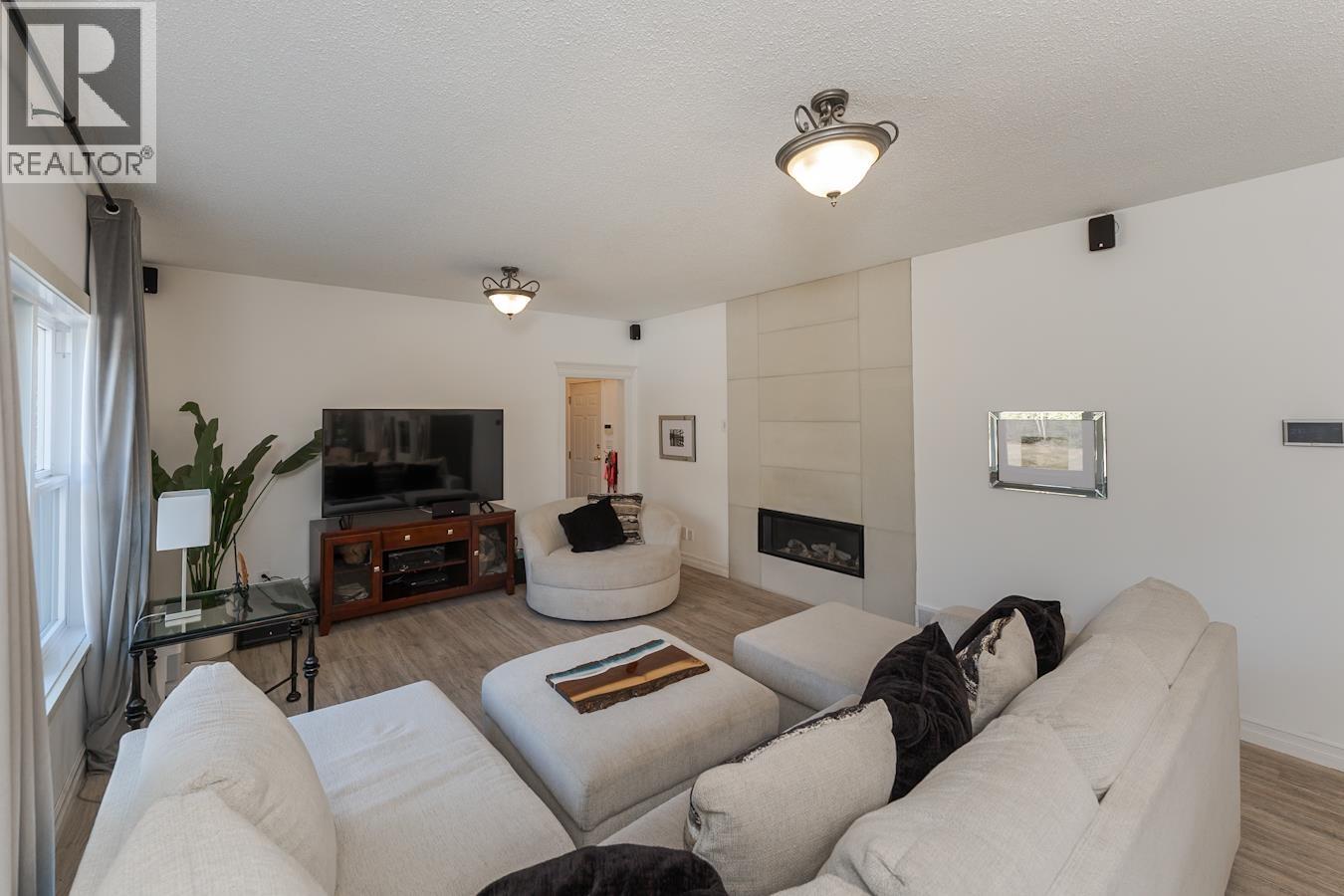 6743 VALLEYVIEW DRIVE - 14