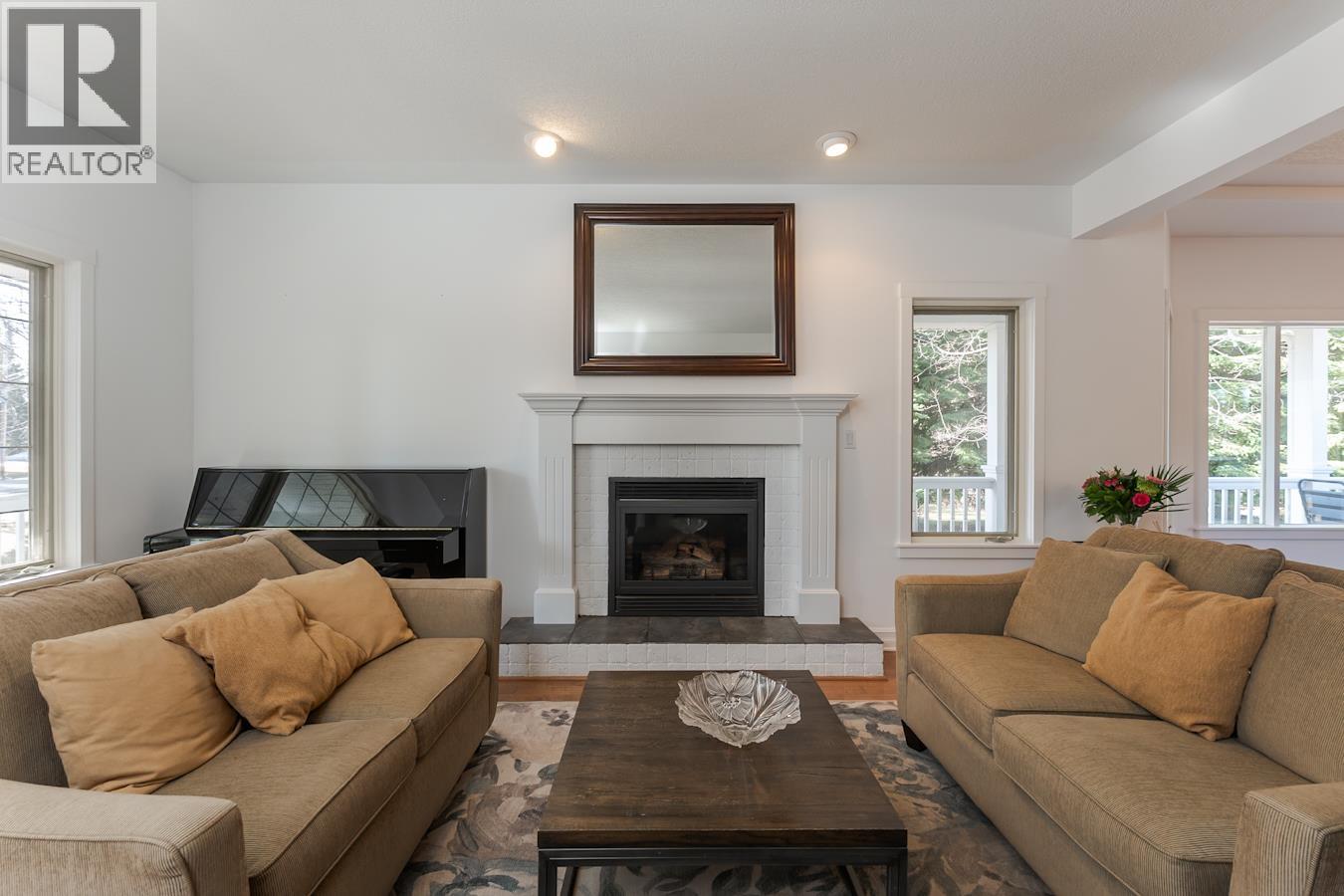 6743 VALLEYVIEW DRIVE - 17