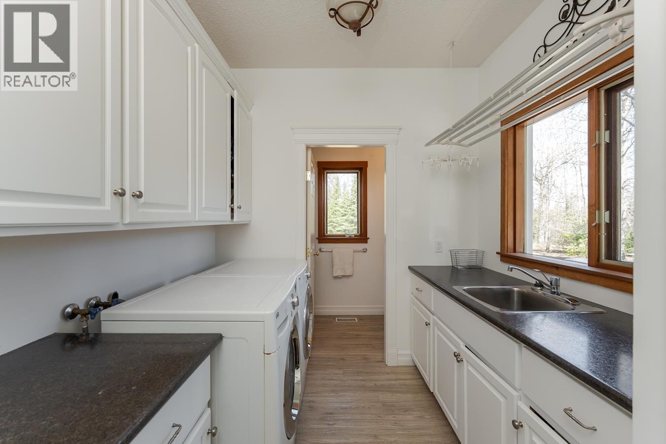 6743 VALLEYVIEW DRIVE - 19